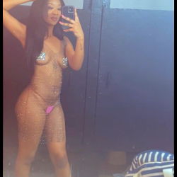 Model Angelique Renae in OnlyFans Photo