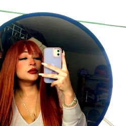 Stylized mirror selfie with La zanahoria