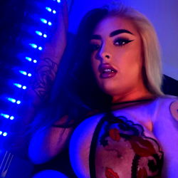 Lilly Knoxx 🦇 photo