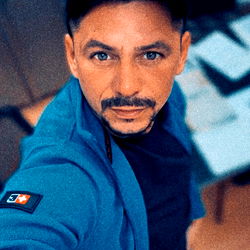 Ianco Alex Poses for Selfie