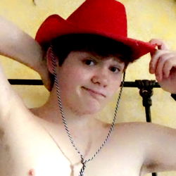 Aiden 19: Onlyfans Model