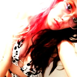 Intimate Moment of OnlyFans Model Luna_Quinn in Her Bedroom