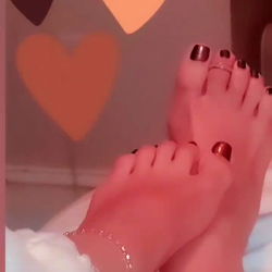 Aesthetic Feet in Bikini and Anklets