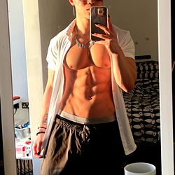 Onlyfans Model CeMeNTbLOcK Sharing Personal Fitness Journey