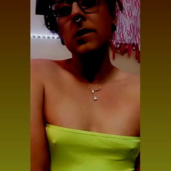 Sexy Louisville Model Sweet Dee ❄️🐰 in Green Tank Top