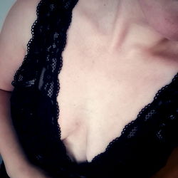 AnnieHex - Busty Brunette in Lingerie