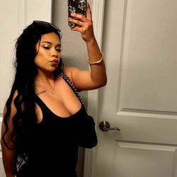 7soul_star in a sultry pose