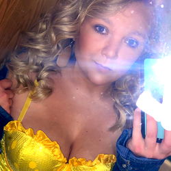 Ashley on OnlyFans: A Glamorous Model's Life