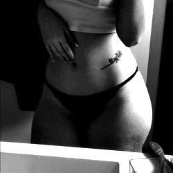 OnlyFans Model Roze: Australian Beauty with Tattoos