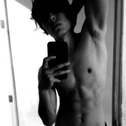 Fit Model Pose in Mirror