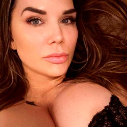 Mama Alina: Glamorous OnlyFans Model