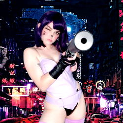 Model Gloo in a Futuristic Setting - Stylish and Edgy