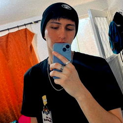 Alejandro Ceballos: Capturing the Moment with a Selfie