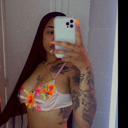 Chari, Onlyfans Model, Posts Bikini-clad Selfie