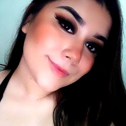 Alejandra Sarai photo