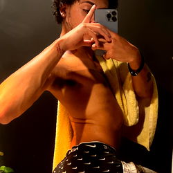 Onlyfans model Ace B King shares a mirror selfie