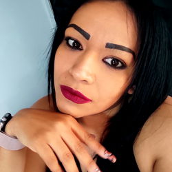 Alexxa Mar - Stylish and Positive Smile