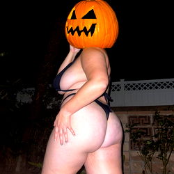 OnlyFans Model Atlas Ray Teasing in Pumpkin Costume