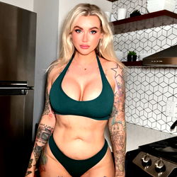 Laura Lux 🤠 photo