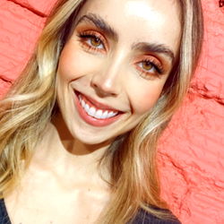 Antoniaeusse, Model in Medellín