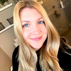 Luna, a young and attractive woman with blonde hair.