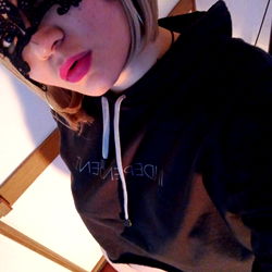 LeilaOleander, Canadian Model in a Spicy Lingerie Look