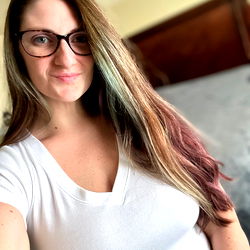 Whit from Seattle, Posing in a cozy room.