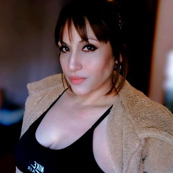 Nataly 🩷, Fashion Model from Argentina Posing with Confidence