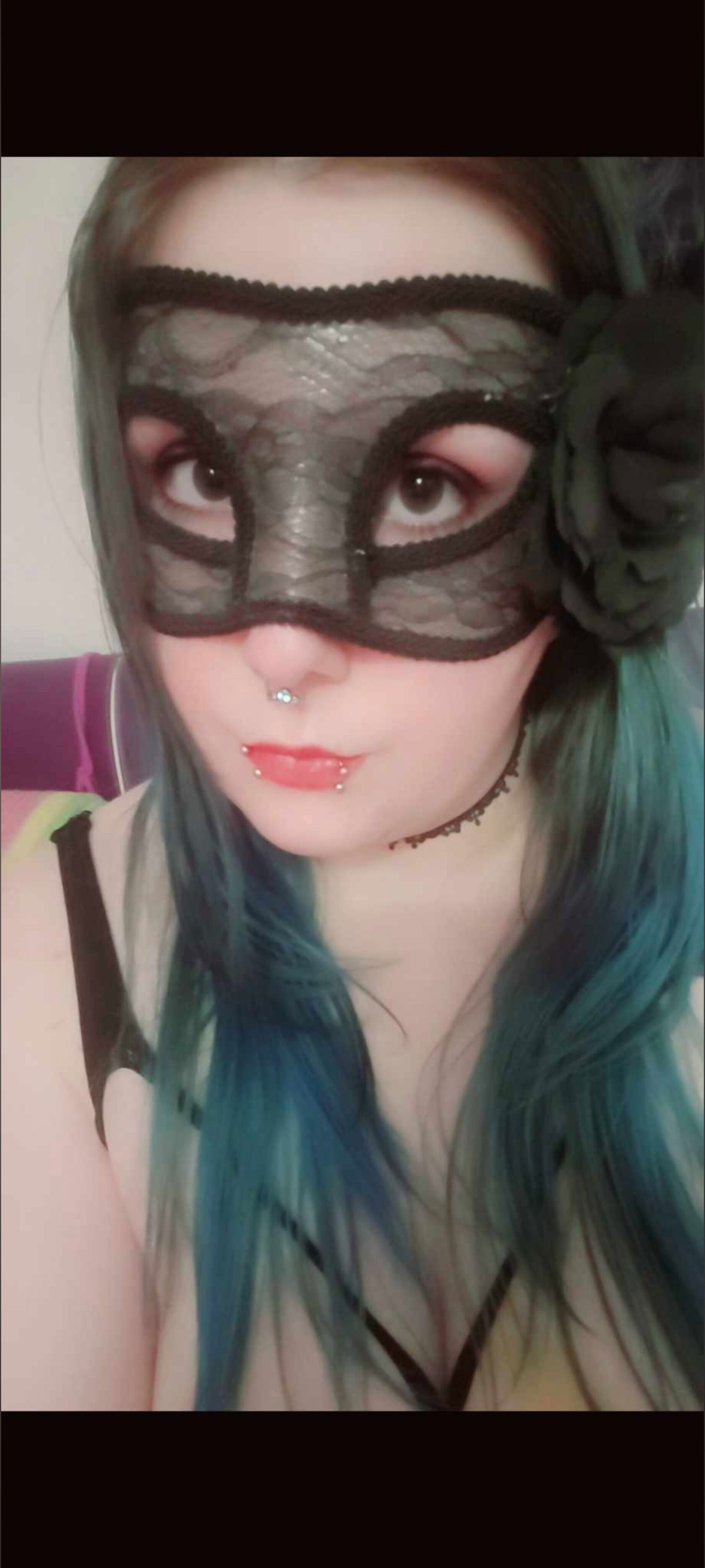 Your kinky thicc gamer gothmommy photo