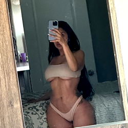 Instagram Model Jeanniee Posing in Onlyfans Outfit