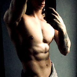 OnlyFans Model Occultus Shows Off Physique