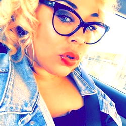 Cali model KaliLove posing in car