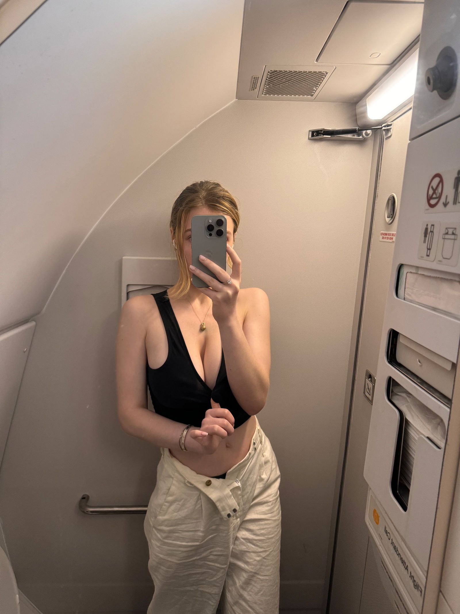 Adelyn | Autistic Courtesan🪼 photo