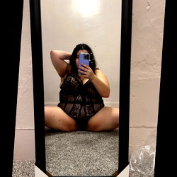 Courtney Hennessey, Ohio OnlyFans Model