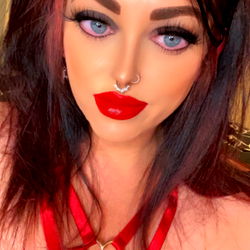 Onlyfans Model YourBigTiddieGothGF from Louisiana