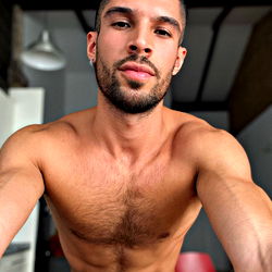 OnlyFans Model Pablo Sharing a Selfie
