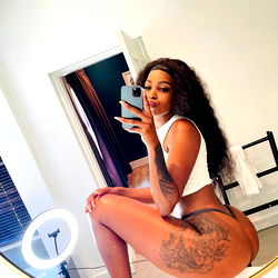 Owamie: A South African OnlyFans Model