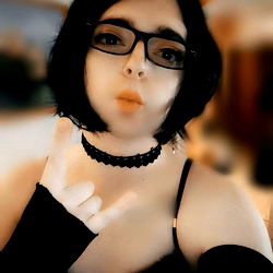 Elizabeth Snow, Famed OnlyFans Model