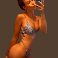 Amy - Erotic Bikini Model
