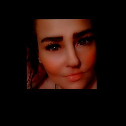 Apryl Maree ๐ฆ photo