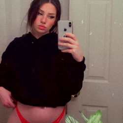 Kay's Empowering Mirror Selfie