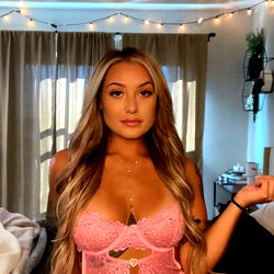 Alyssa Jeacoma OnlyFans Model in Pink Lingerie