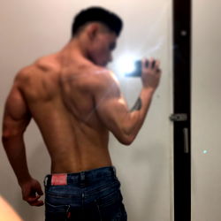 Ángel Rivas: Onlyfans Model Showcasing Physique