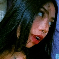 Intense Alyssa: Emoting her mood