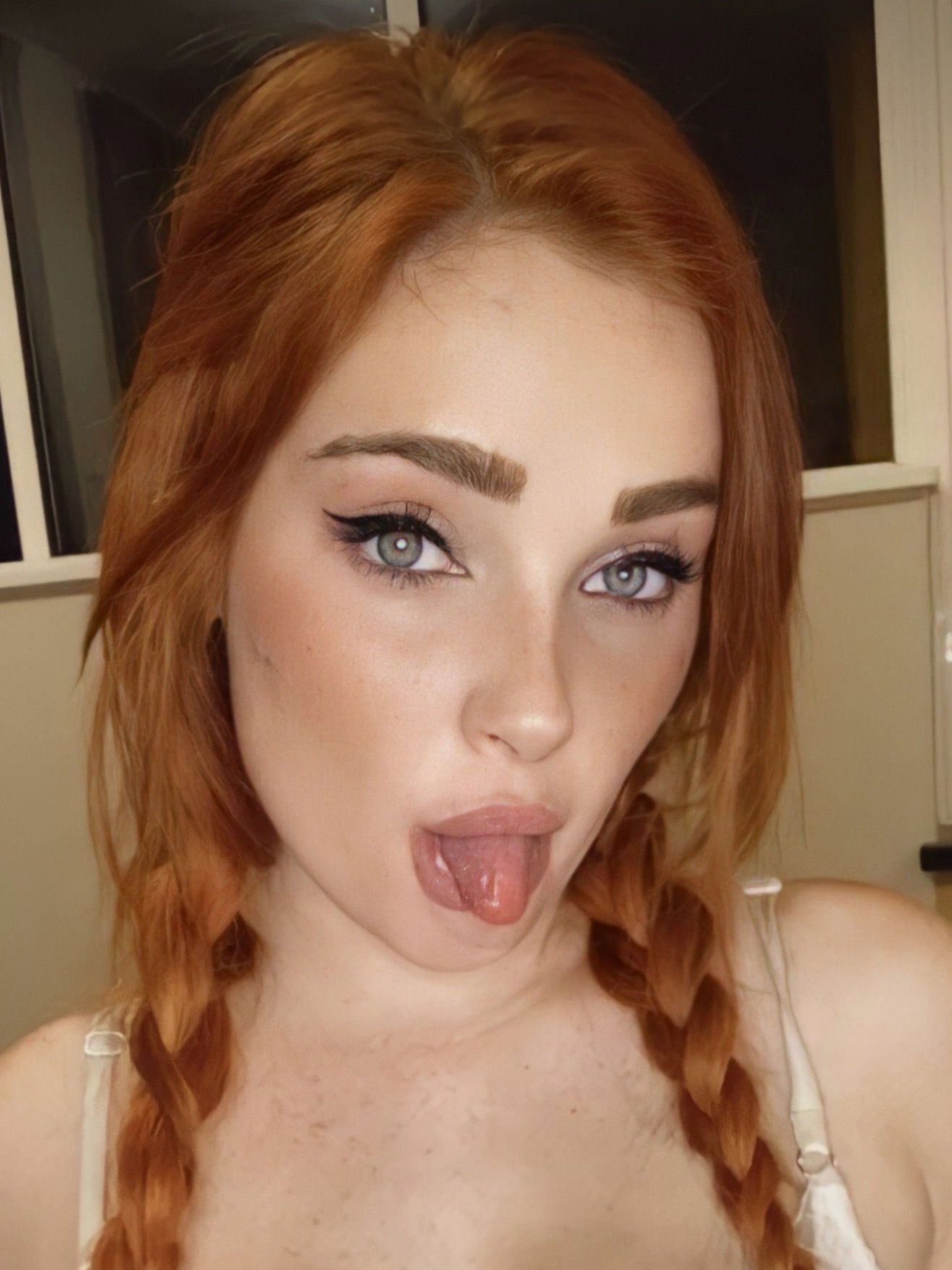 Olivia 🌹Super Quick Replies! 🟢 photo