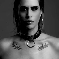 Arítana Maroni: A Brazilian OnlyFans Model Showcasing Tattoos and a Bold Fashion Sense