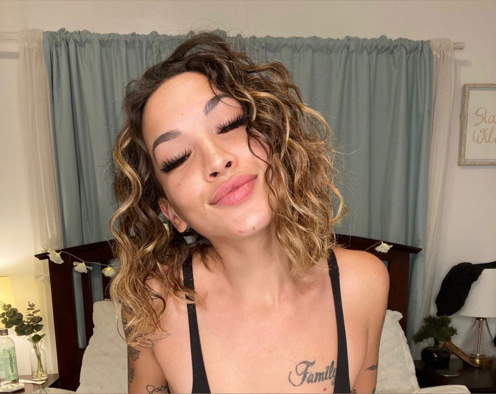 𝙁𝙞𝙡𝙞𝙥𝙞𝙣𝙖 𝙄𝙣 𝙂𝙧𝙖𝙙 𝙎𝙘𝙝𝙤𝙤𝙡! photo