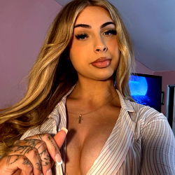 Agooura in Blonde Shades: Chicago Model Photos