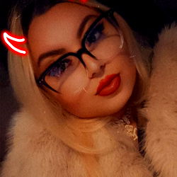 Alluring Model Alice89