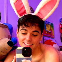 Ed Sean, Brooklyn Model with Bunnies 🐇🌷💋